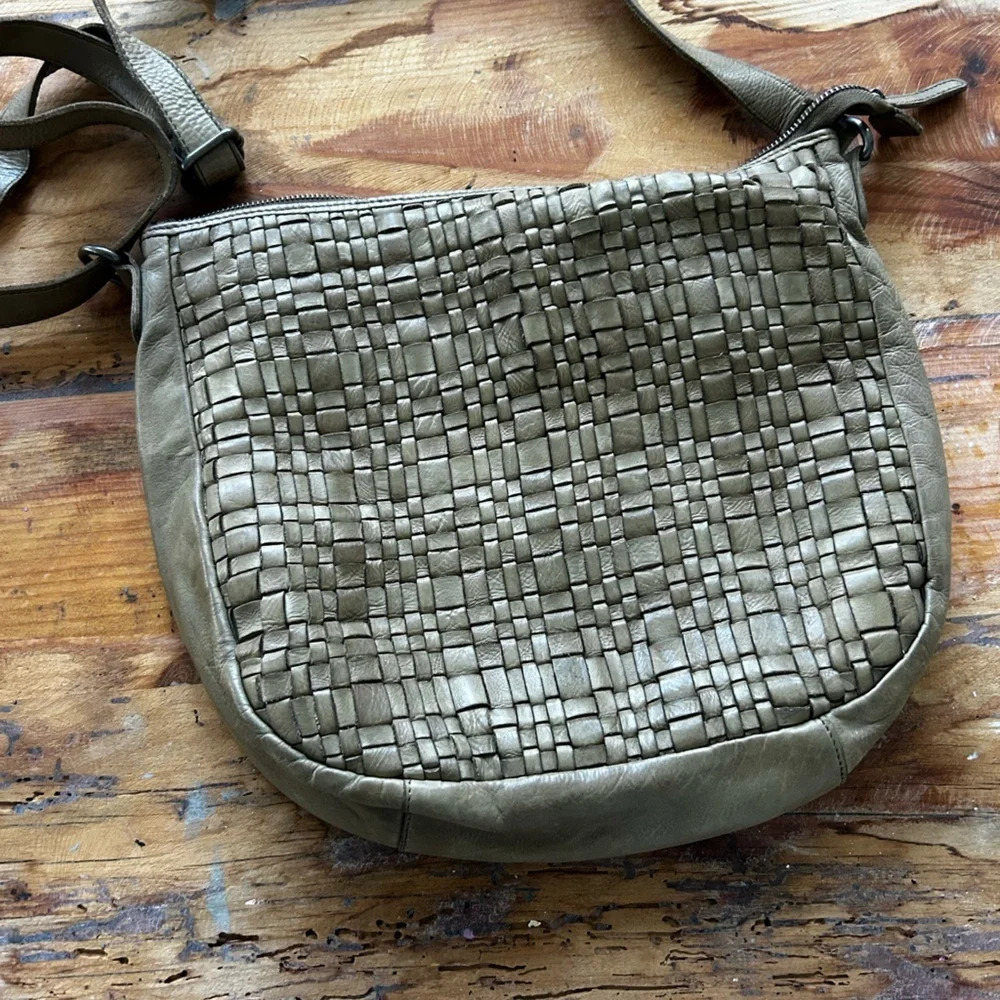 Vilenca Holland Genuine Leather Sage Green Crossbody Bag - Picture 8 of 13